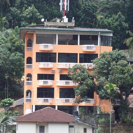Majestic Tourist Hotel Kandy Bagian luar foto