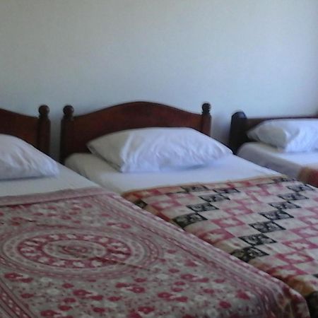 Majestic Tourist Hotel Kandy Bagian luar foto