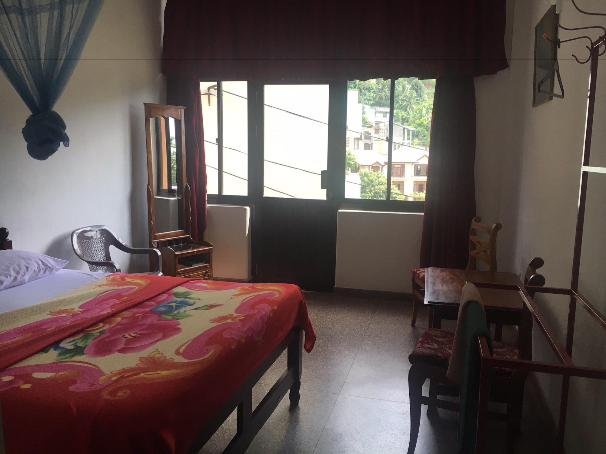 Majestic Tourist Hotel Kandy Bagian luar foto