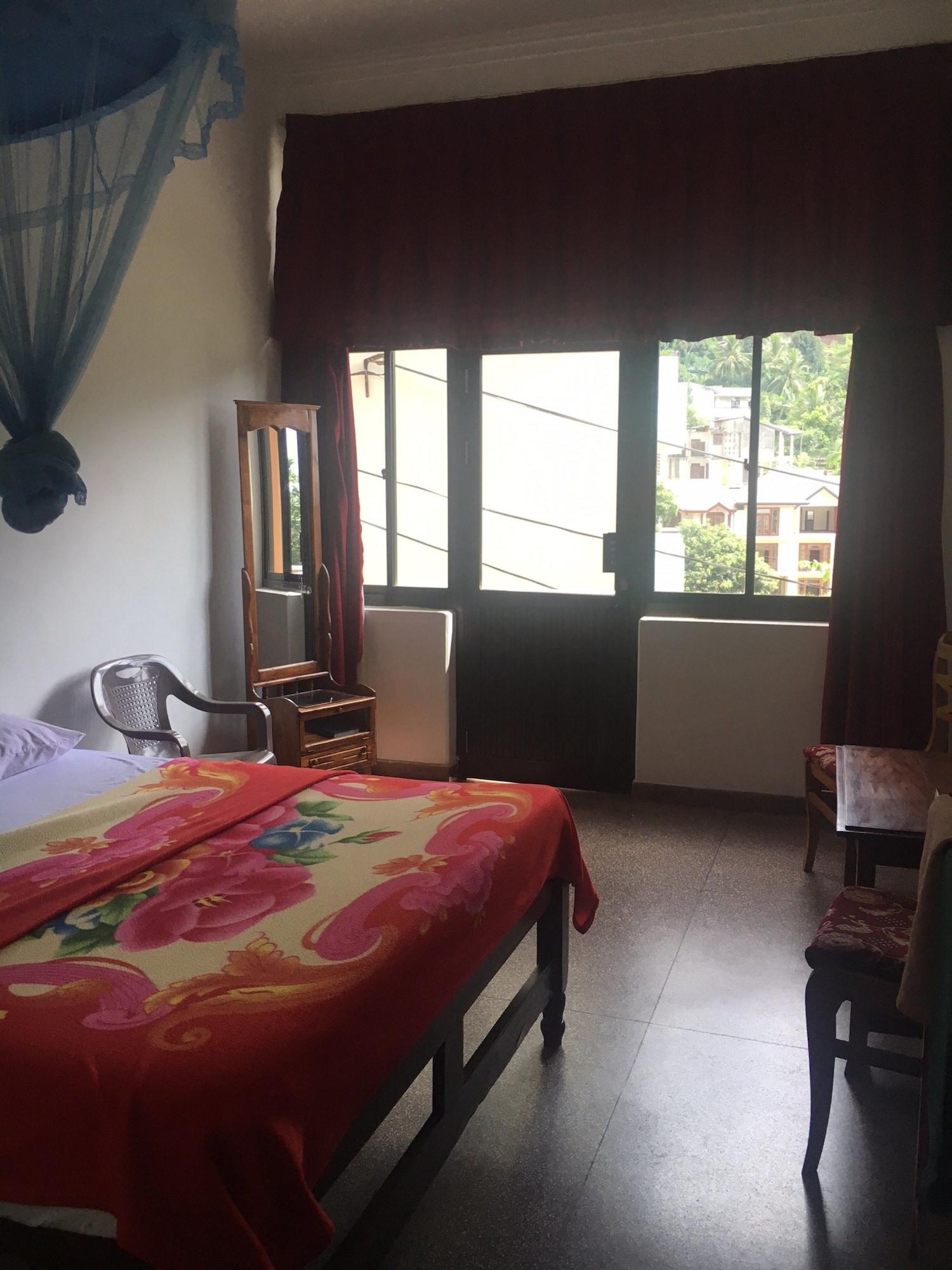Majestic Tourist Hotel Kandy Bagian luar foto