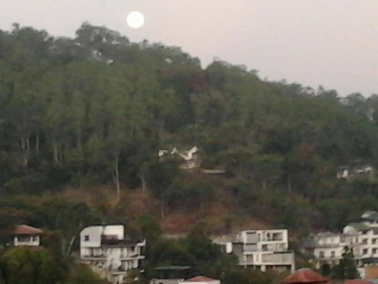 Majestic Tourist Hotel Kandy Bagian luar foto