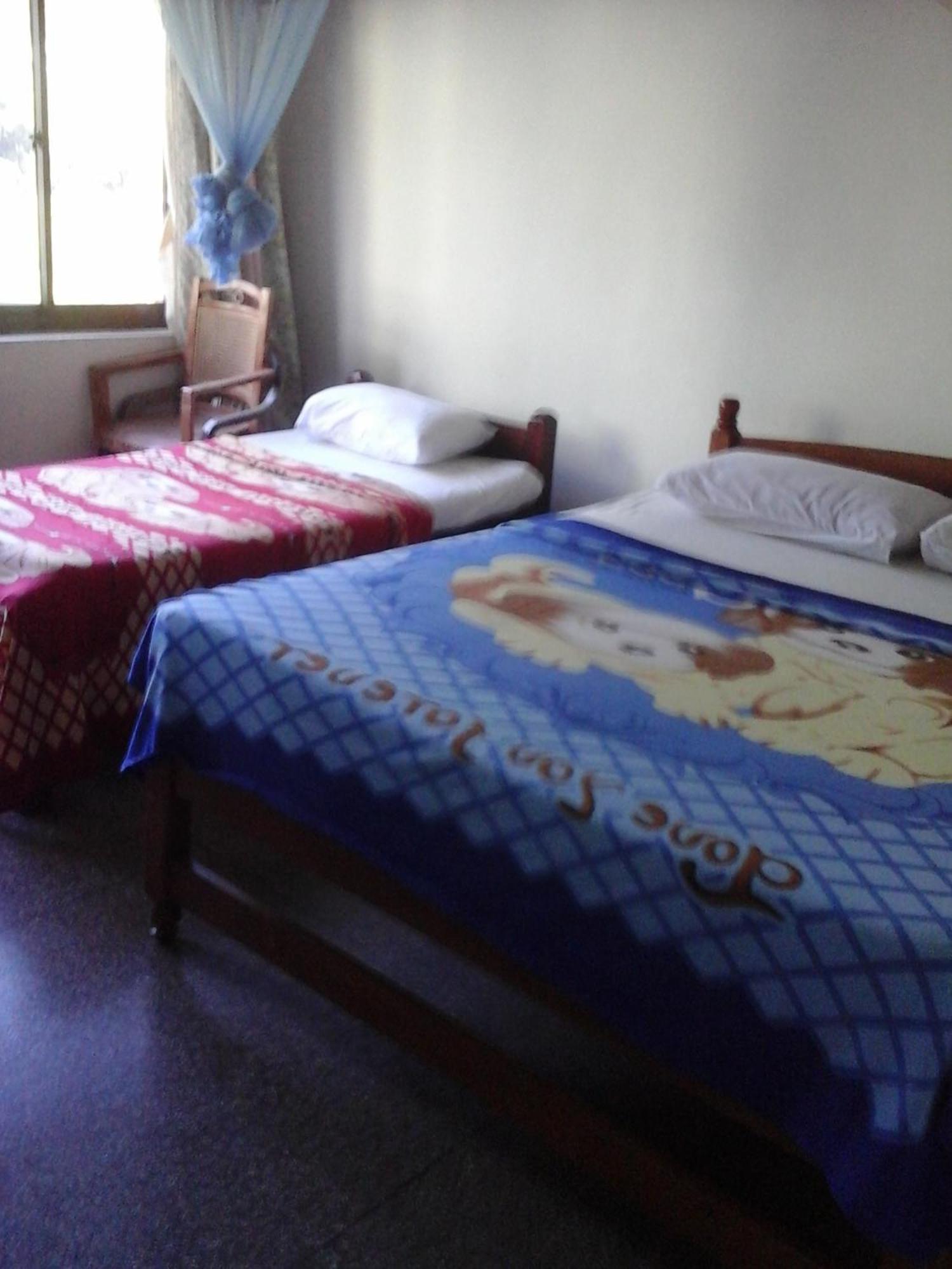 Majestic Tourist Hotel Kandy Bagian luar foto