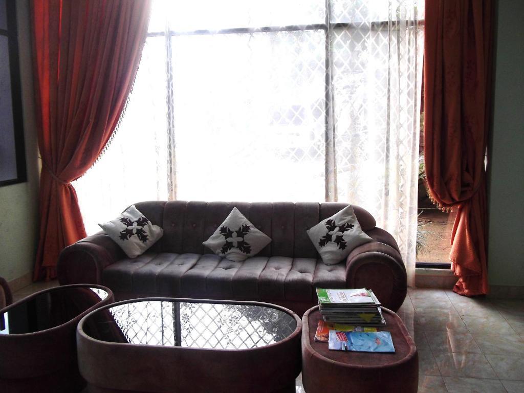 Majestic Tourist Hotel Kandy Bagian luar foto