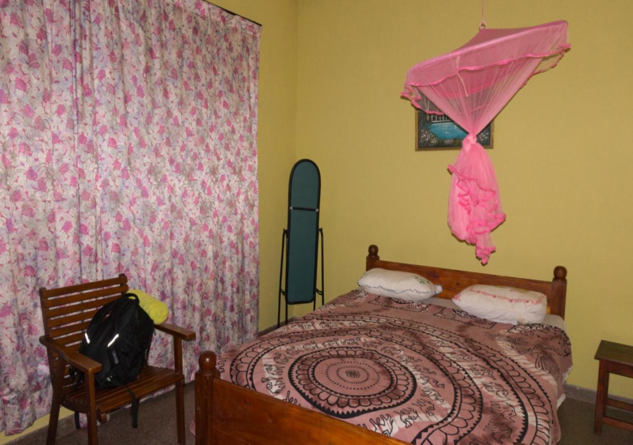 Majestic Tourist Hotel Kandy Bagian luar foto
