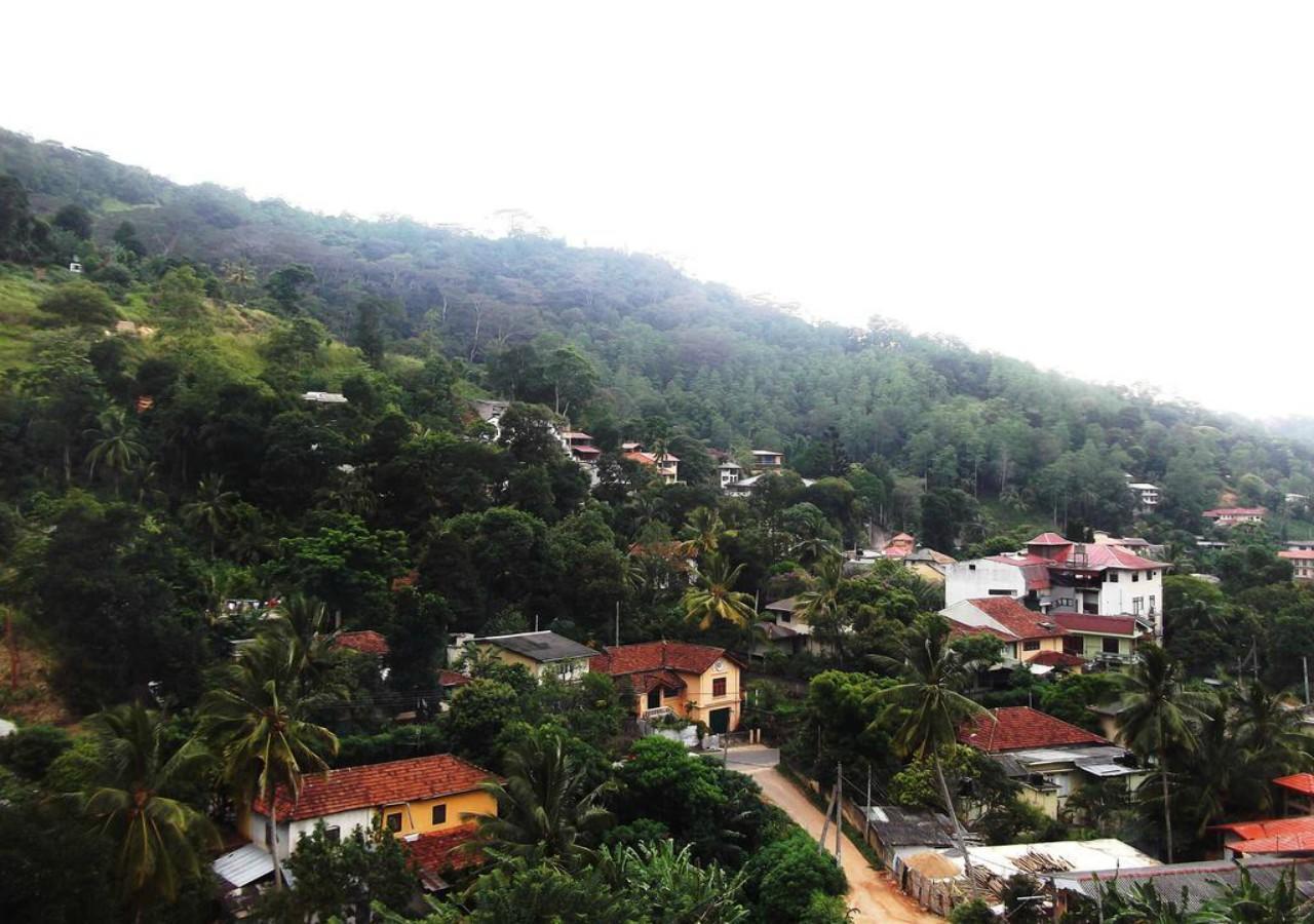 Majestic Tourist Hotel Kandy Bagian luar foto