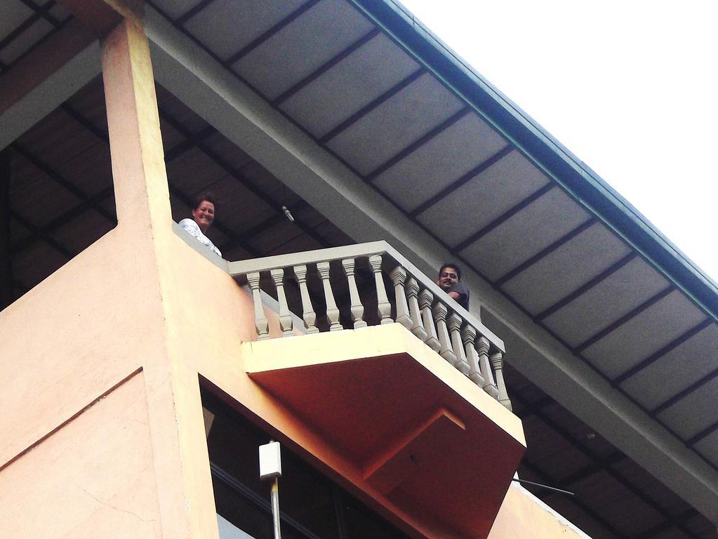 Majestic Tourist Hotel Kandy Bagian luar foto
