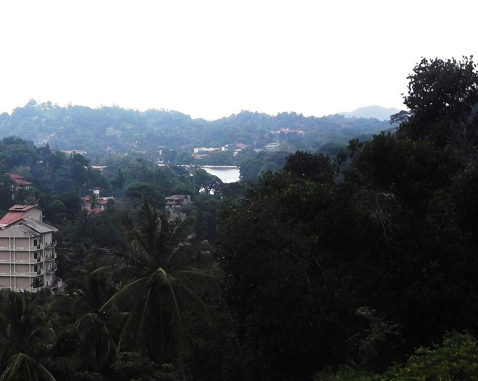 Majestic Tourist Hotel Kandy Bagian luar foto